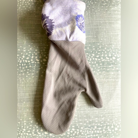 This Is J Lavender Mittens—Made in Canada - Picture 6 of 6